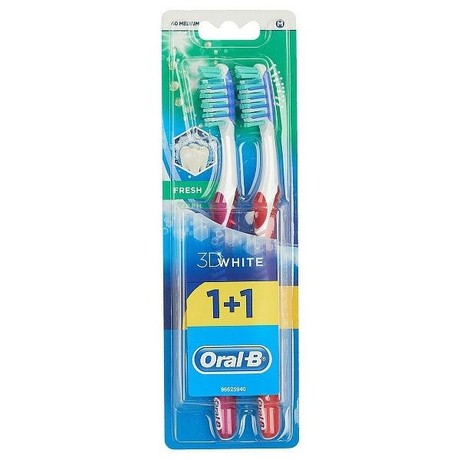 Зубная щетка ORAL-B 3D White Отбеливание 40 средняя 1+1шт.